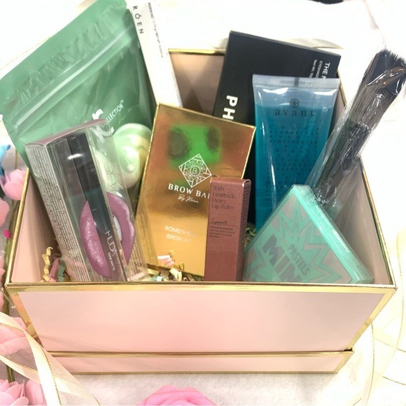 All About Makeup Box - Picture 2 of 2